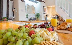 Wee Toad Hole Heart Of Kendal - Cottage Sleeps 4-6 - Dogs Welcome